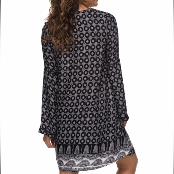 Roxy Brilliant Sky long sleeved mini dress boho bell sleeve Black & White size M - Picture 8 of 11